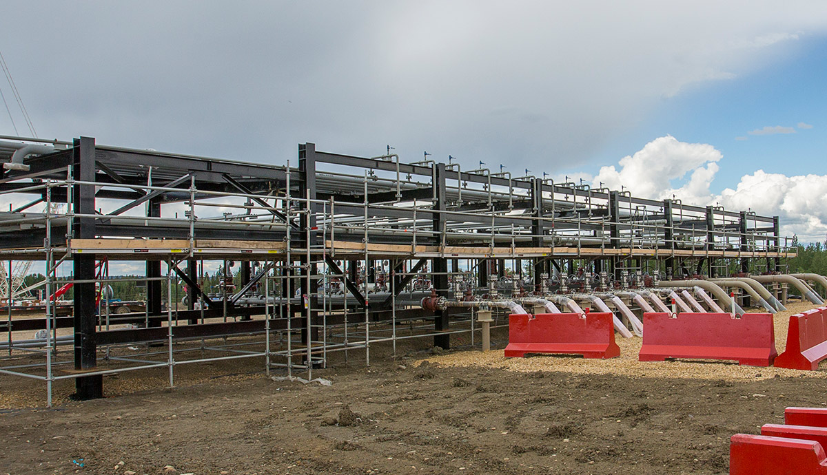 Long-term infrastructure development at the Pembina Duvernay Natural Gas Processing Plant will centralize product treatment and reduce costs. 